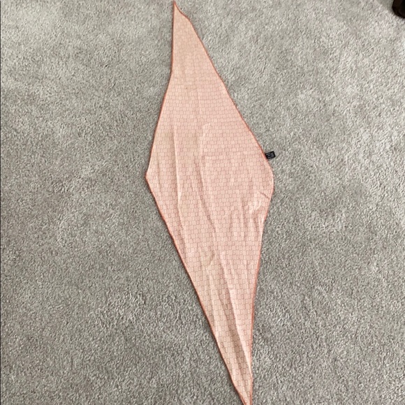 Gucci silk scarf 🧣 - Picture 10 of 11